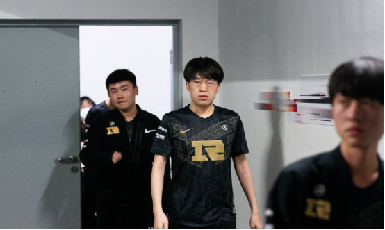 他被球队以 他被球队以